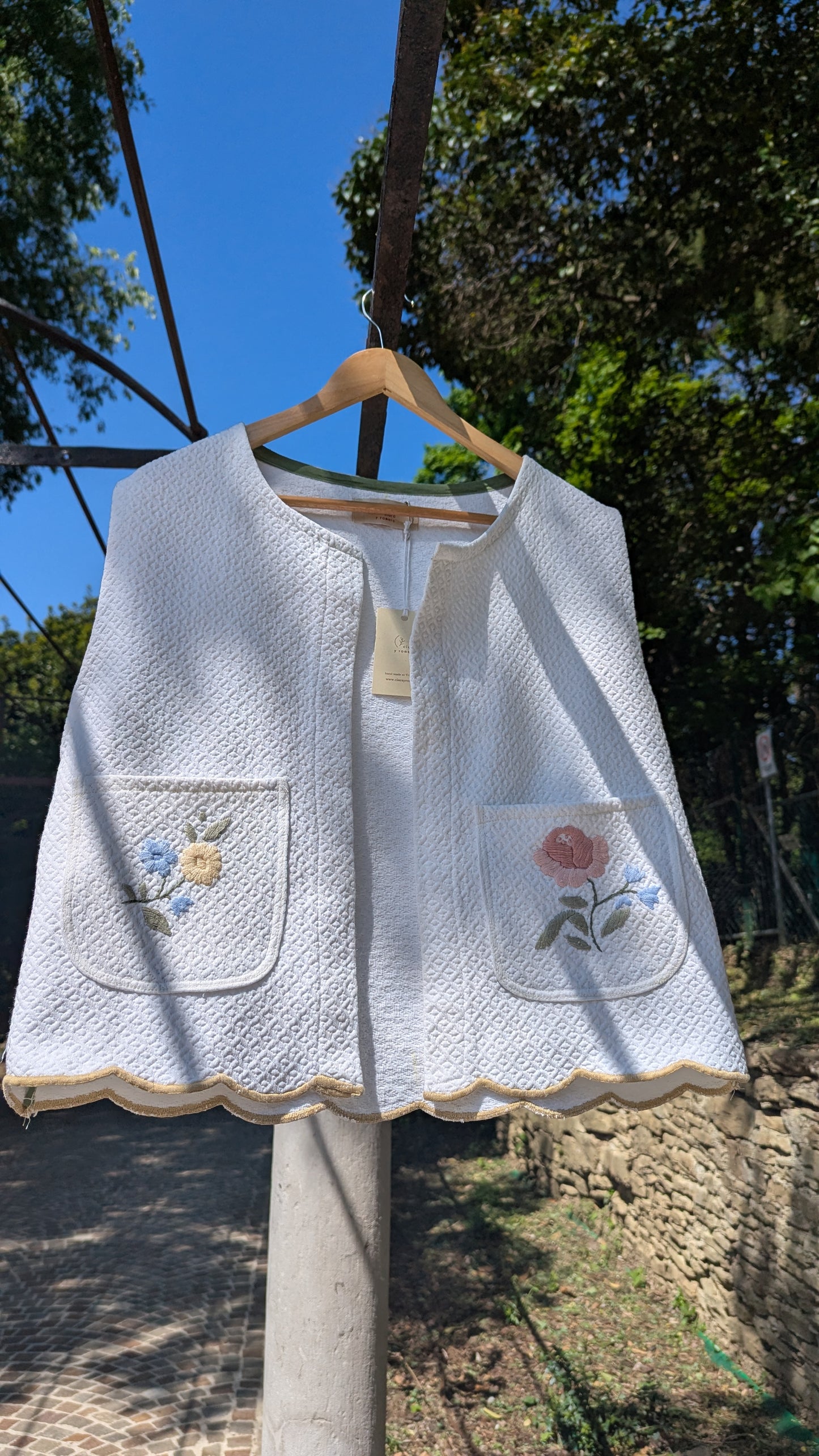 Gilet in cotone ricamato