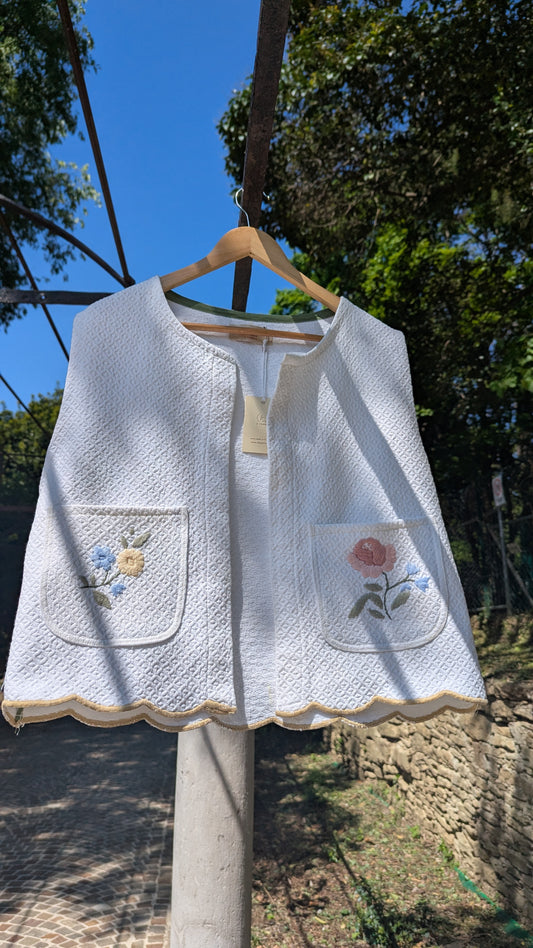 Gilet in cotone ricamato