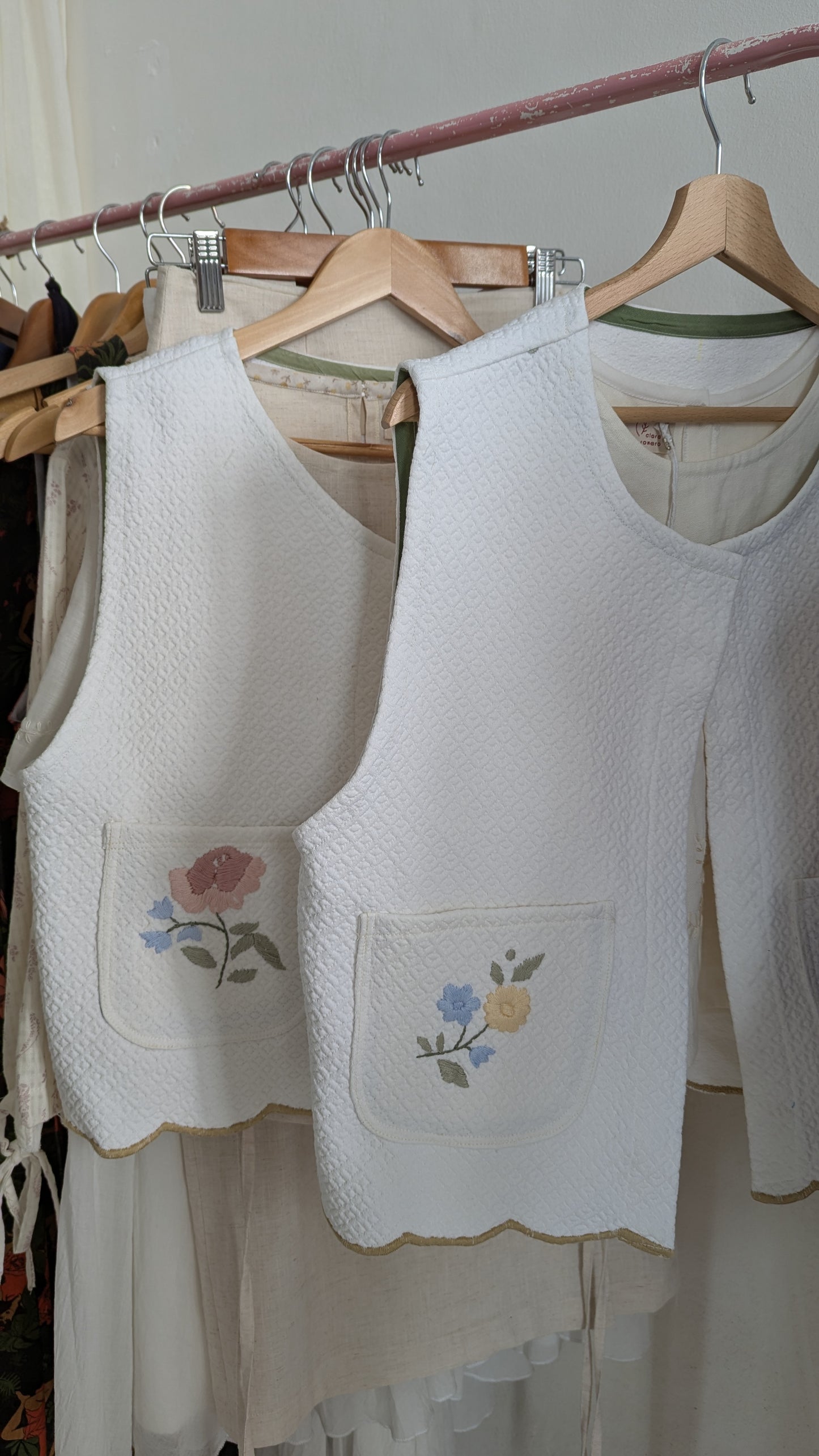 Gilet in cotone ricamato