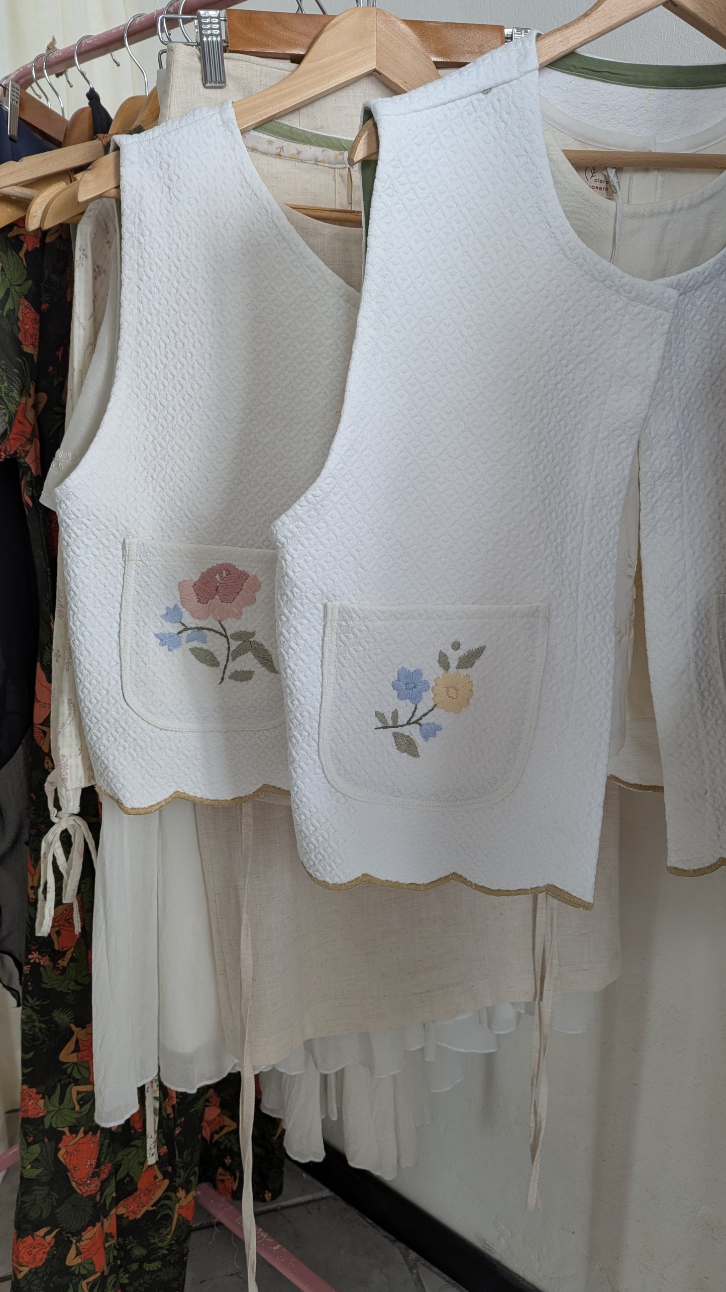 Gilet in cotone ricamato