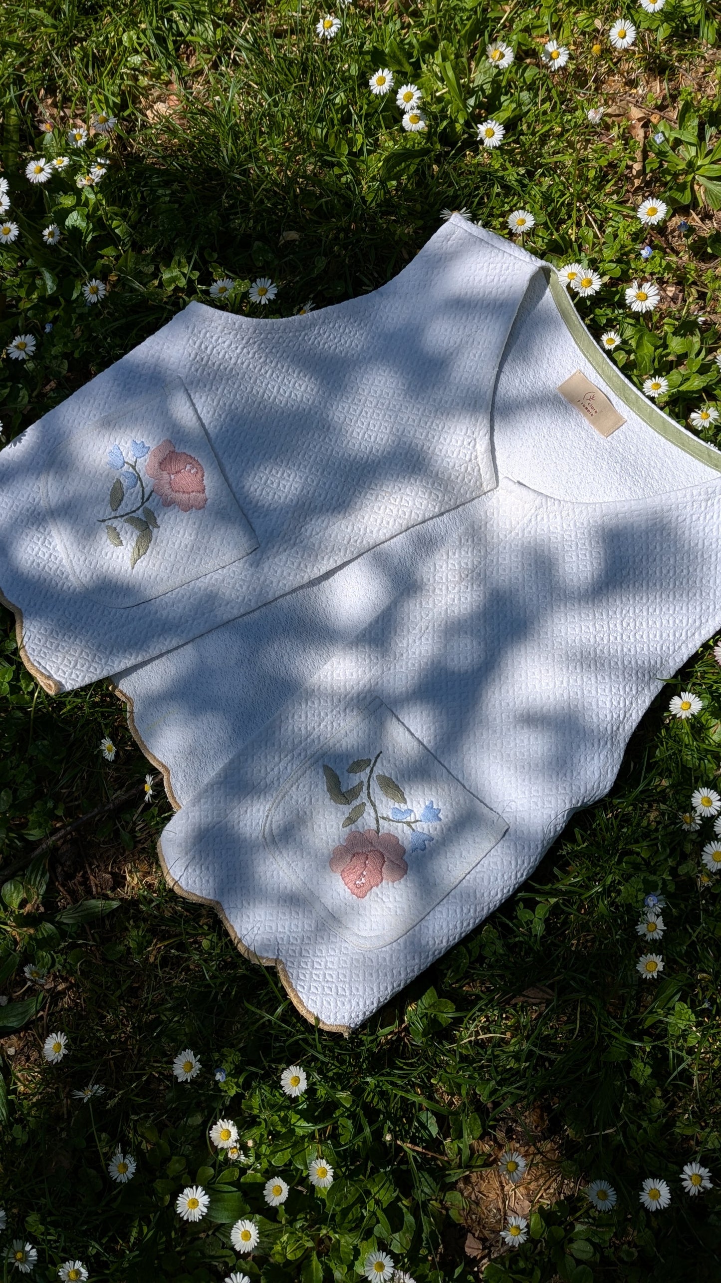 Gilet in cotone ricamato